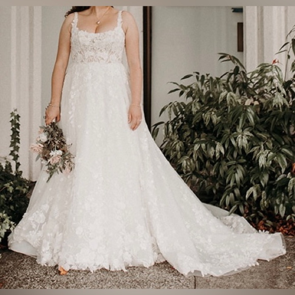 Martina Liana style 1244 wedding dress, ivory